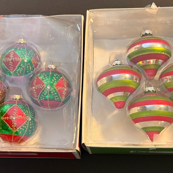 Classic Tidings 4 Count Glass Ornaments And Be Merry 4 Count Glass Ornaments - Picture 1 of 4